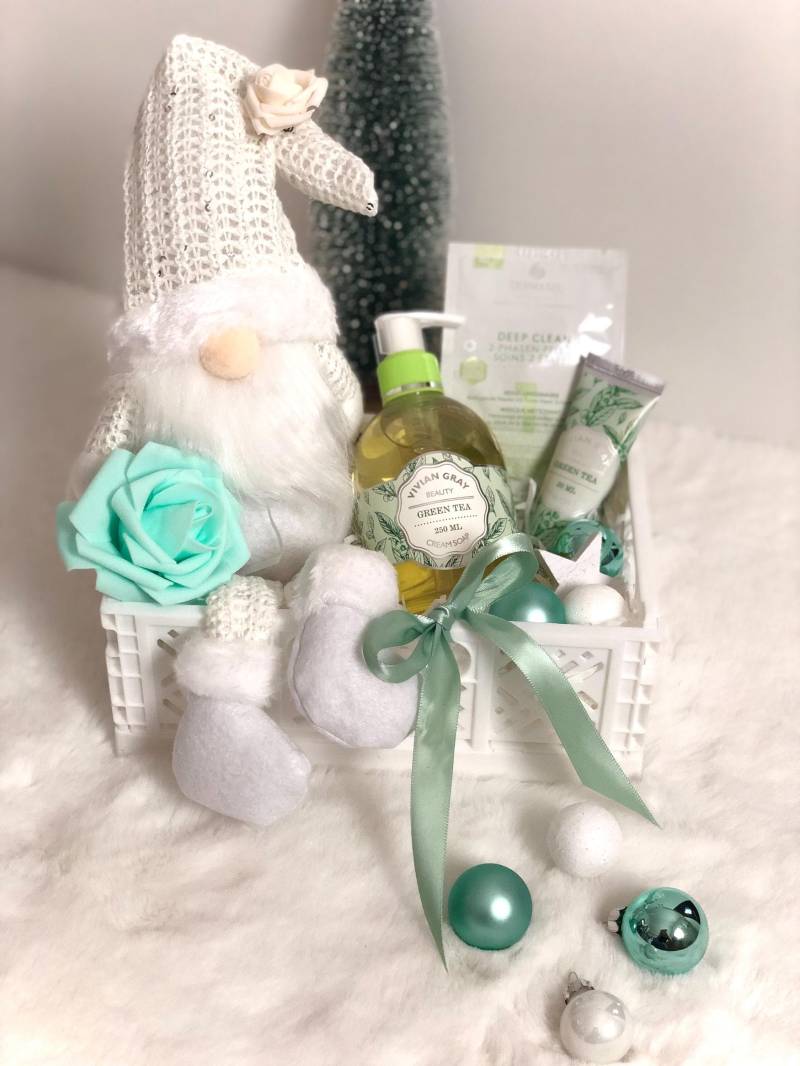 Geschenkset/ Weihnachts-Set Wichtels Green Tea, Wichtel in Weiß, Handwaschseife, Handcreme, 2-Phasenmaske Und Kleiner Aufbewahrungskorb von StacyGeschenke