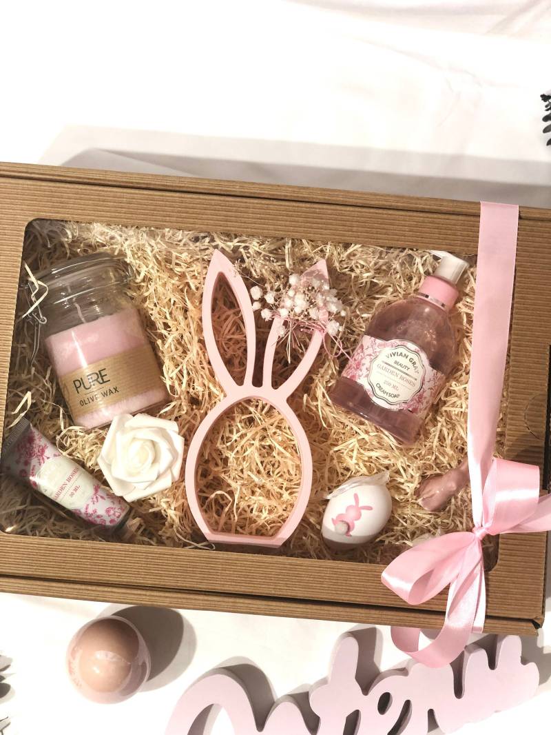 Geschenkset Ostern "'garden Roses'', Süßer Hase Aus Holz, in Silhouetten-Form, Handcreme, Handwaschseife, Kerze Im Bügelglas von StacyGeschenke