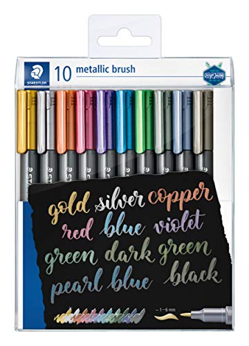 STAEDTLER metallic brush Marker, Pinselspitze, Lininenbreite 1-2 mm, deckend auf hellem und dunklem Papier, leicht abwischbar von glatten Oberflächen, 10 Marker in transparentem Etui, 8321 TB10 von Staedtler