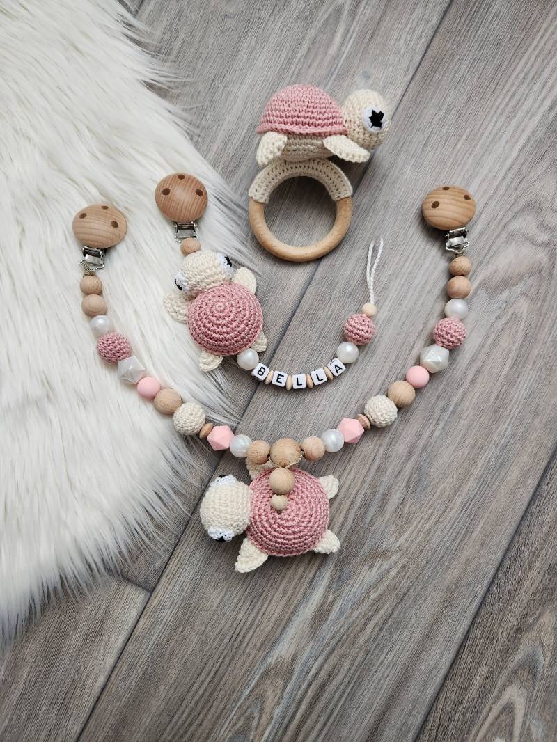 Schnullerkette Kinderwagenkette Set Personalisierbar Name Babyparty Taufe Geschenk Zur Geburt Schildkröte Mädchen von StaysisShnullerkette