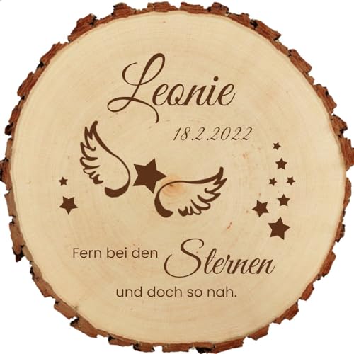 Baumscheibe 18cm mit Gravur (Namen, Datum) personalisierte Holz-Gedenktafel, Sternenkinder Grabschmuck, Trauer, Andenken an verstorbene Kinder, Grab-Dekoration, Engels-Flügel Sternen MotivTR1 von Sterngraf