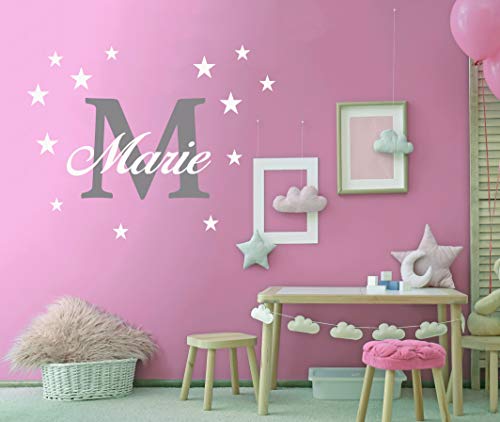 Wunschname Wandtattoo mit Sterne an der Wand Wandaufkleber Wandsticker DIY Kinderzimmer Babyzimmer (60cm / 90cm, Grau-Weiss) von StickerMarket