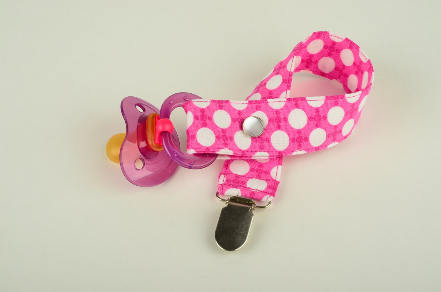 Pazifiker-Clip-Polka Dots-Bright Pink Mit Weiß von StitchdByLNZ