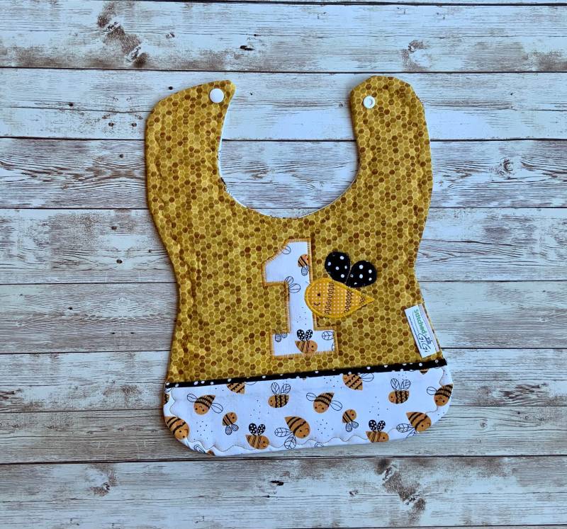 Baby Mädchen Biene 1. Geburtstag, Geburtstag Applizierte Honigbiene Lätzchen, Lemonade Party, Bienen von Stitchedbygigi