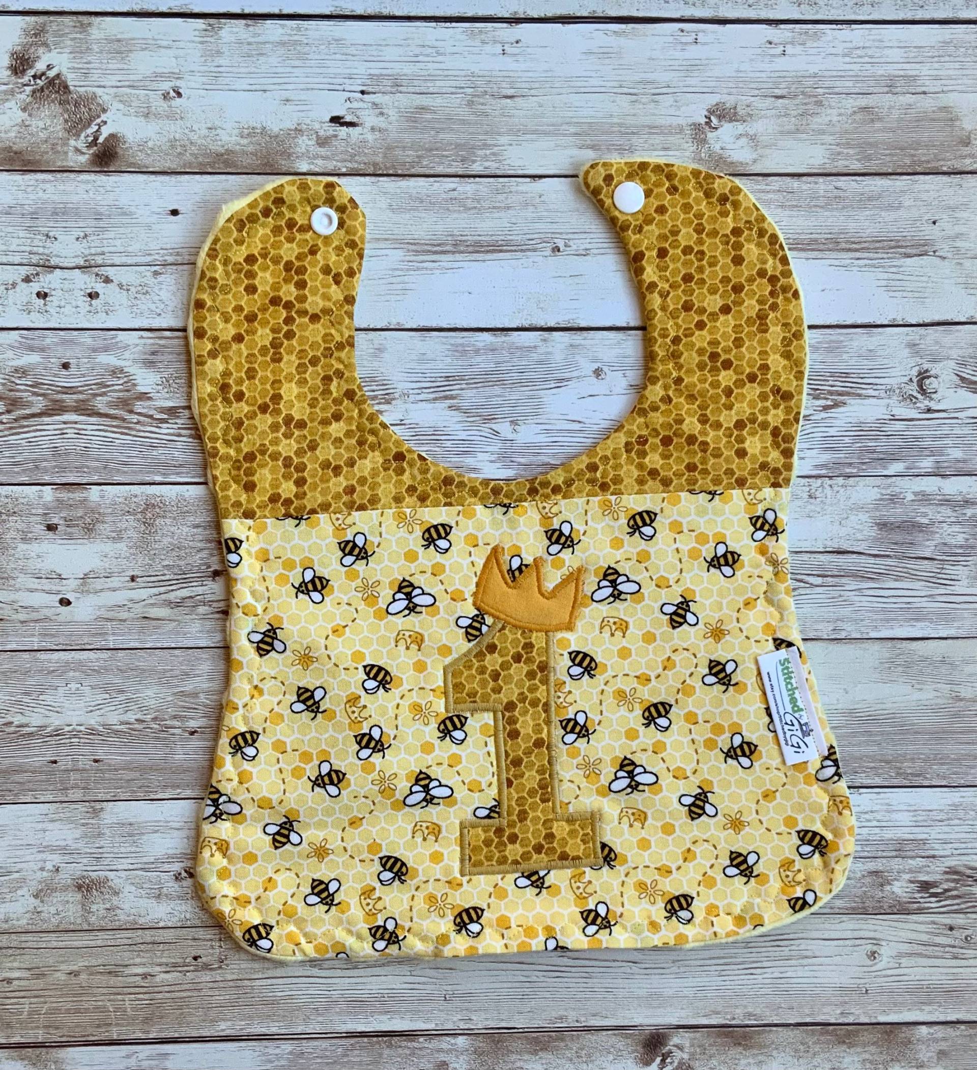 Baby Mädchen Biene 1. Geburtstag, Bienenkönigin Lätzchen, Honigbienen Party, Lätzchen von Stitchedbygigi