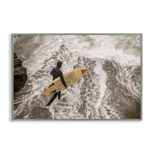 Stupell Industries Crystal Lynn Collins Giclée-Wandkunst, gerahmt, Motiv: Surfer Strolling Shore, Grau, 45,7 x 30,5 cm von Stupell Industries