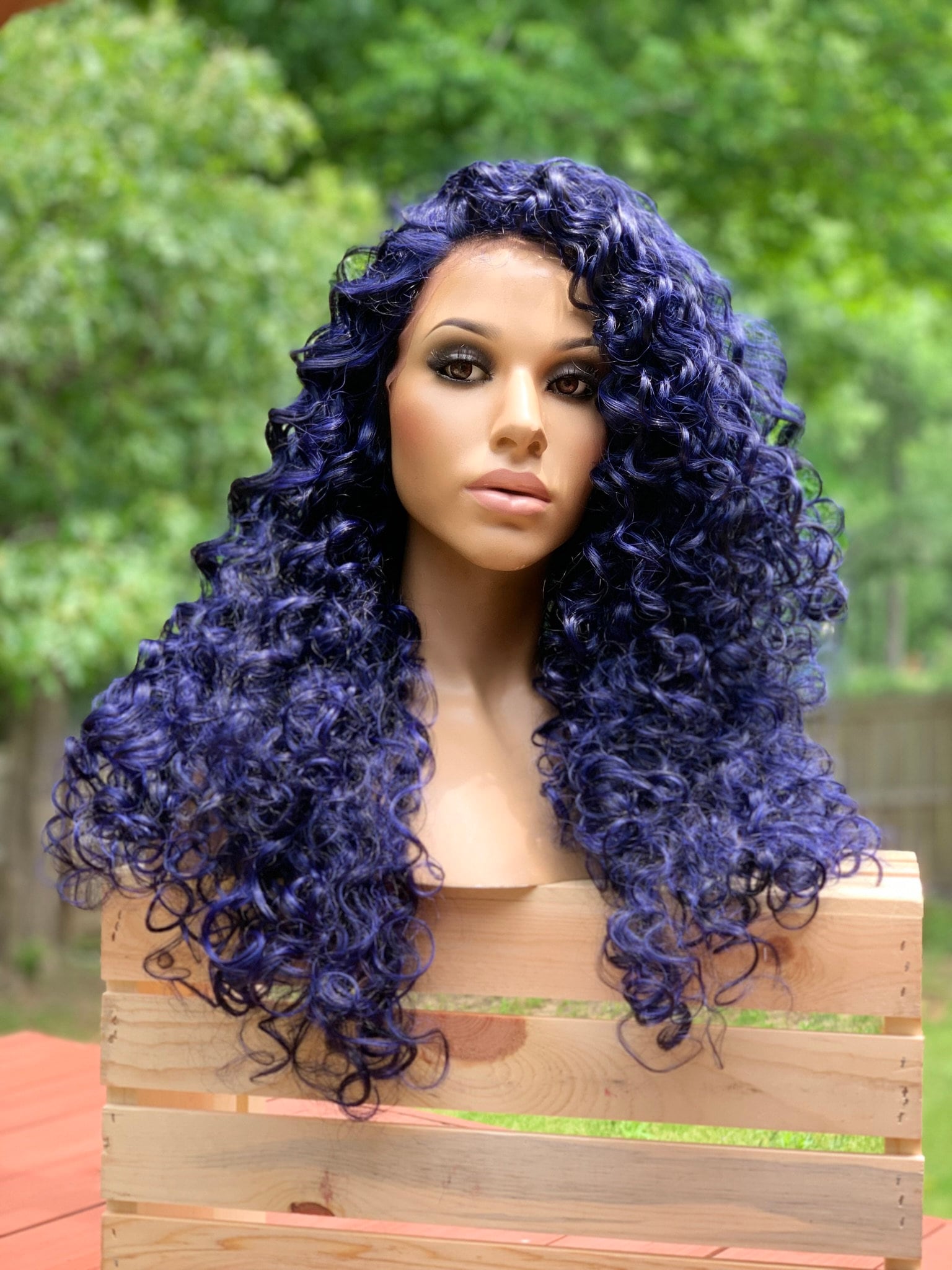 Blau-Schwarz-Mix-Locken Layered 20 "Spitze-Front-Perücke Multi Part von SunnyWigs