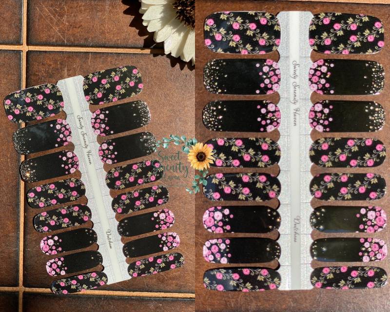 Dutchess Nail Polish Wraps; Schwarze Und Pinke Nagelstreifen; Glänzend; Rose Blume Art; Florales Design von SweetSerenityHaven