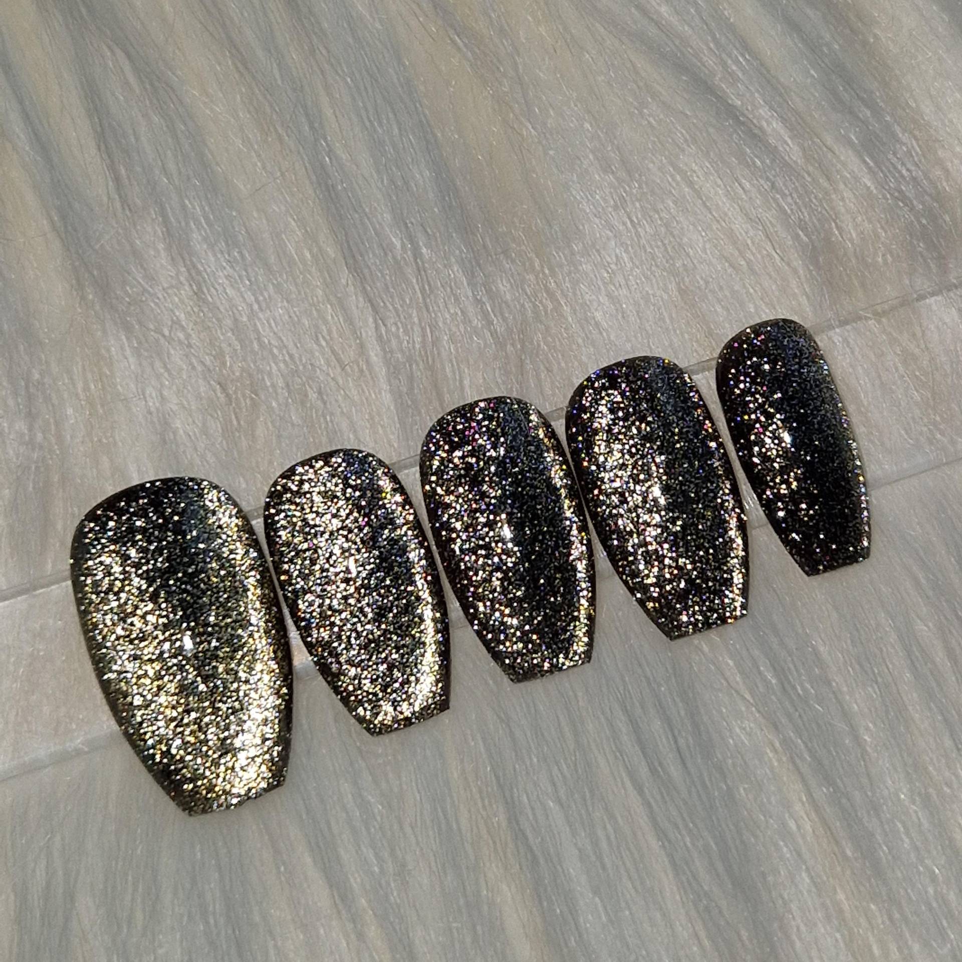 Schwarz Gold Shimmer Reflective Cat Press On Nails, Magnetic von SymbelNails