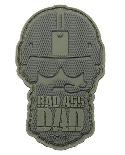 TACWRK Bad Ass Dad 3D Fun PVC Rubber Morale Patch 7,5 x 4,5 cm, Oliv von TACWRK