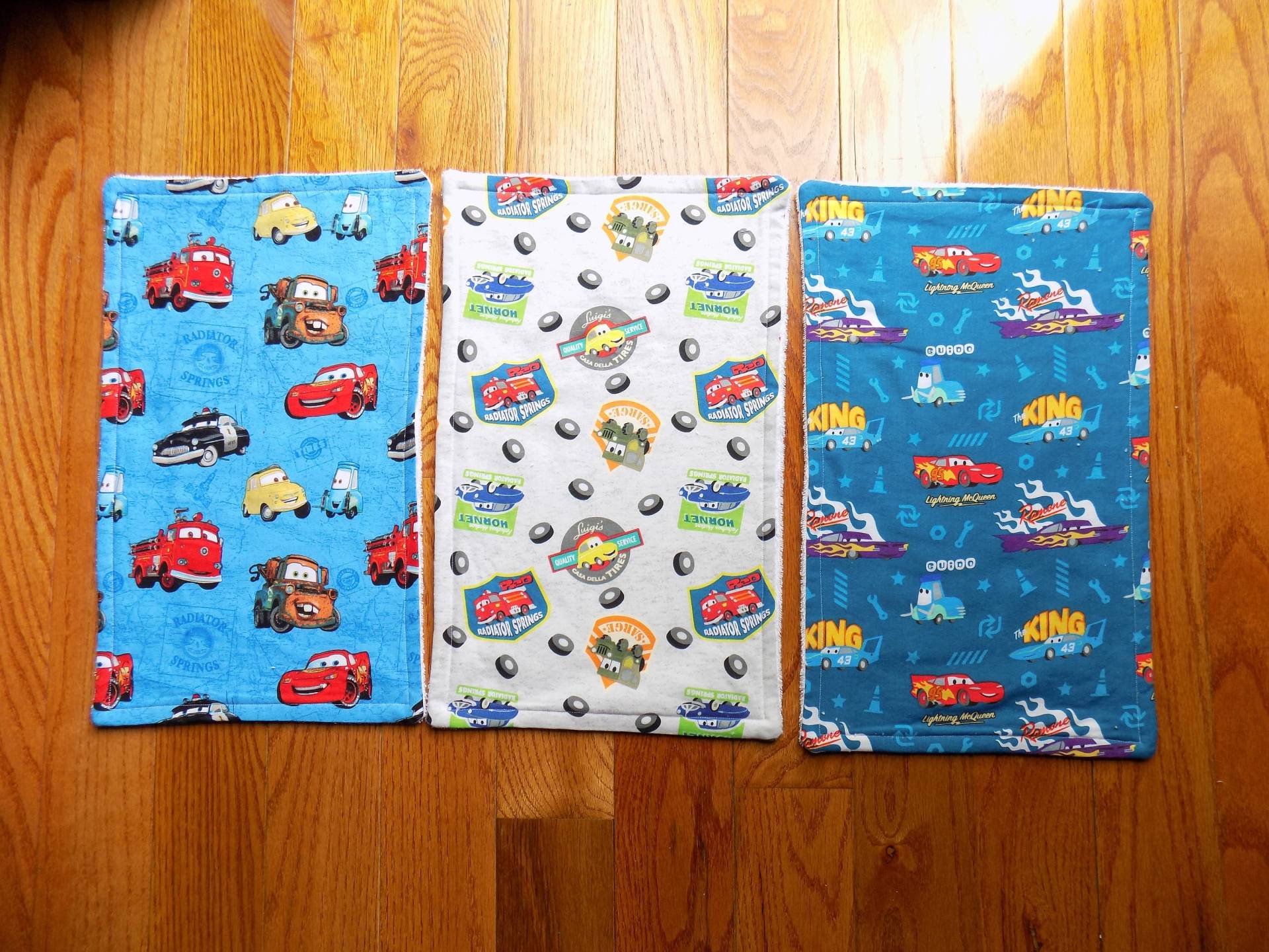 Set Mit 3 Spucktüchern Cars Movie - Babypartygeschenk von TJsCountryCreations