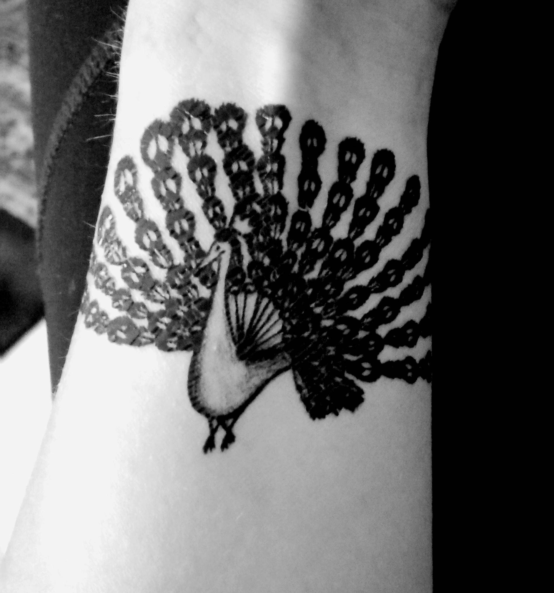 Pfau Vogel Temporäres Tattoo - Set Von Zwei Handgezeichnete Einzigartige Designs Aus Eu von TakeThisTattoo
