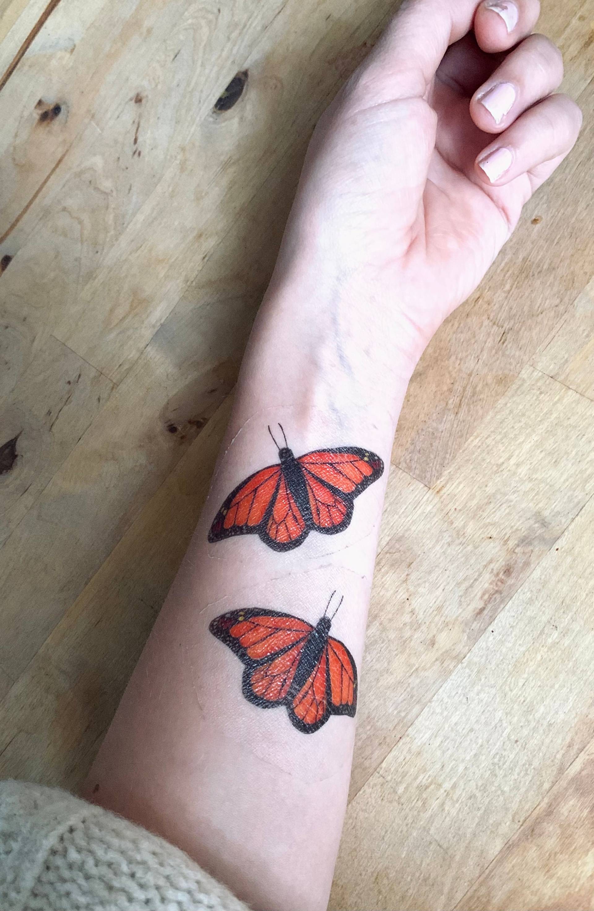 Schmetterling Monarch Temporäre Tattoo - Set Von Zwei Stück Handgezeichnete Einzigartige Designs Aus Der Eu von TakeThisTattoo