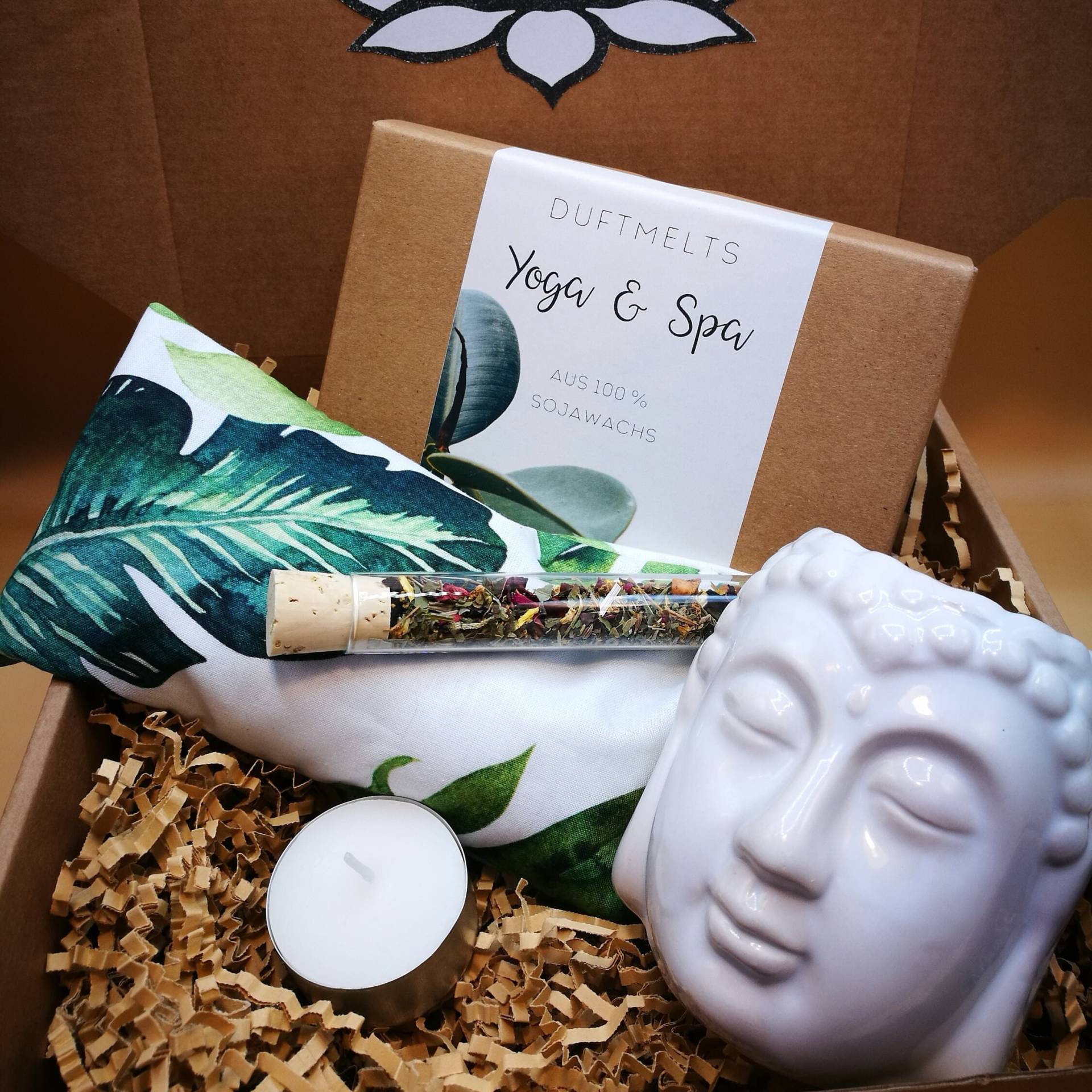 Entspannungs-Set "Yoga & Spa" - Duftlampe Buddha Vegane Duftmelts Augenkissen von Tanabaa