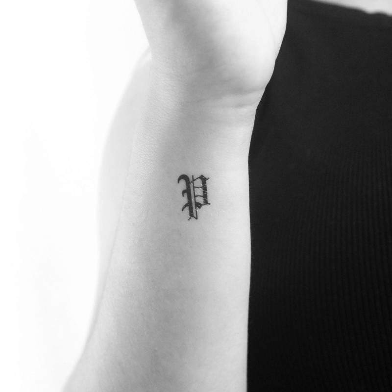 Gothic P Buchstabe Temporäres Tattoo | 3Er Set von Tatteco