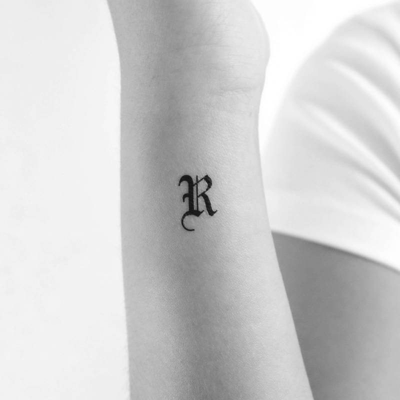 Gothic R Buchstabe Temporäres Tattoo | 3Er Set von Tatteco