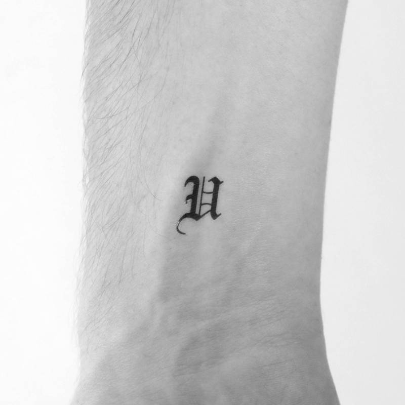 Gothic U Buchstabe Temporäres Tattoo | 3Er Set von Tatteco