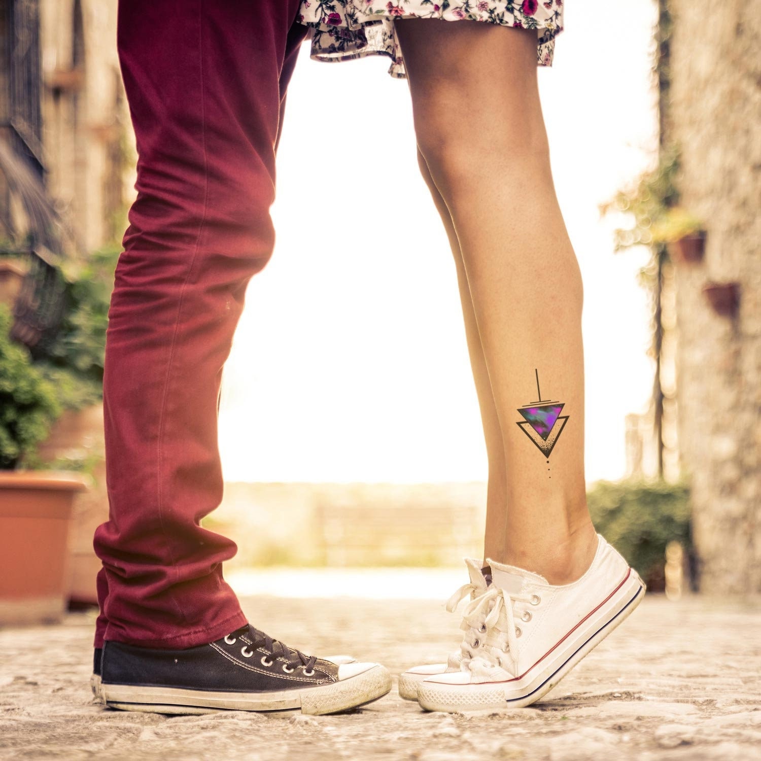 Temporäres Space Triangle-Tattoo Für Männer Und Frauen, Exklusives Handgezeichnetes Temporäres von TattooYourStyle