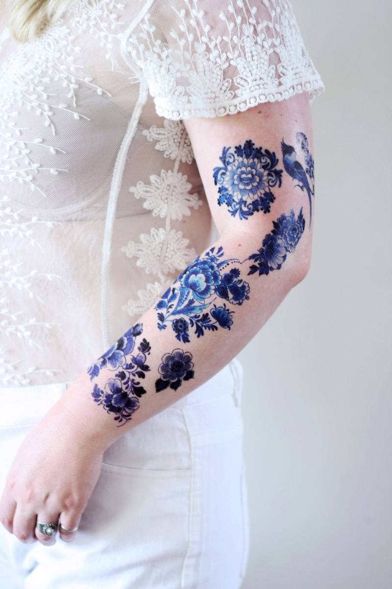 Delft Blau Temporäres Tattoo Set | Blaue Blumen Temporäre Tattoos Delfter Blau Geschenkset Blau von Tattoorary