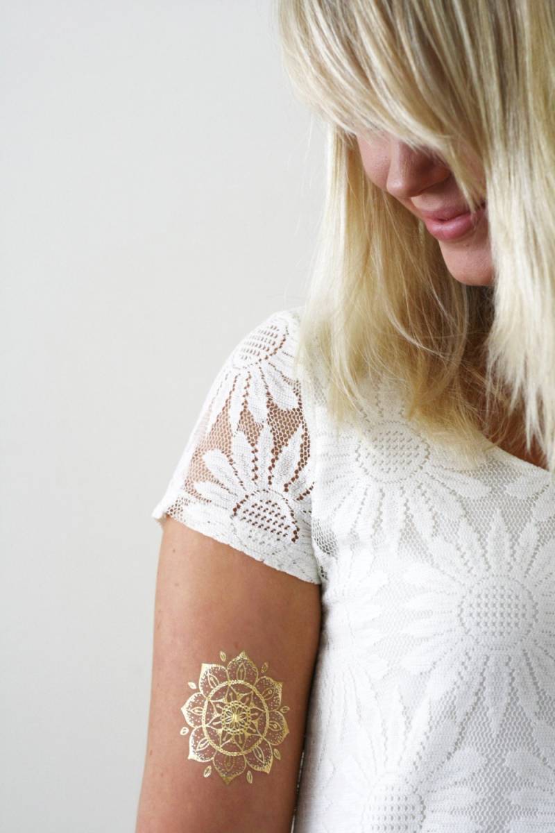 Gold Henna Mandala Temporäres Tattoo | Gold Henna-stil Boho Geschenk Festival Accessoire von Tattoorary