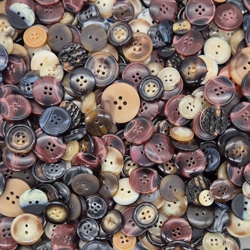 100g Knopfmix - verschiedene Knöpfe pro Packung, 10 mm bis 25 mm, ideal zum Nähen, Basteln, DIY-Projekte und Bekleidungsreparaturen, 2 Löcher und 4 Löcher - Rustikaler Charm-Mix von The Bead Shop