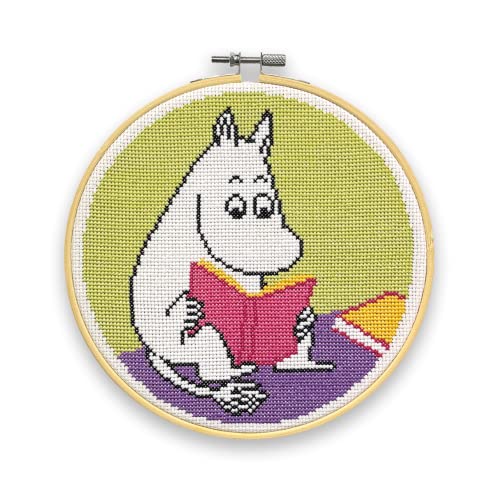 The Crafty Kit Company Mumin-Kreuzstich-Bastelset – Moomintroll Lese-Bastelset für Anfänger mit Nadeln, Faden, Stoff und Anfängeranleitung von The Crafty Kit