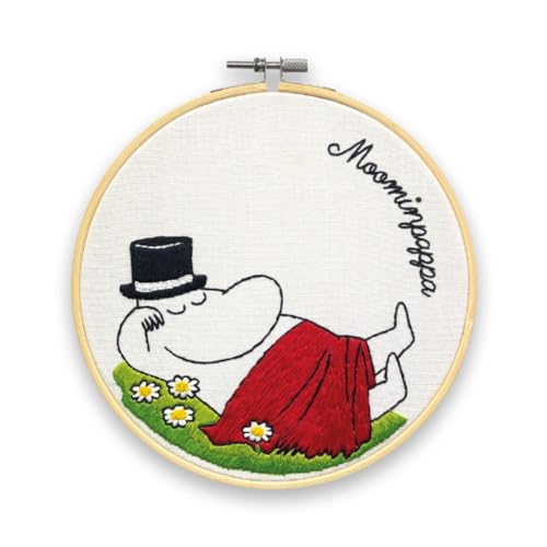 The Crafty Kit Company Moomin Stickerei-Bastelset – Muminpappa Snoozing Stickerei-Bastelset für Anfänger mit Reifen, Nadel, Faden und Anleitung (evtl. nicht in deutscher Sprache) von The Crafty Kit