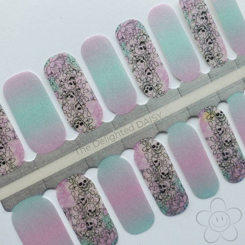 Ombre Shimmer Skull Nail Wraps, Nagelsticker, Nailart von TheDelightedDaisy