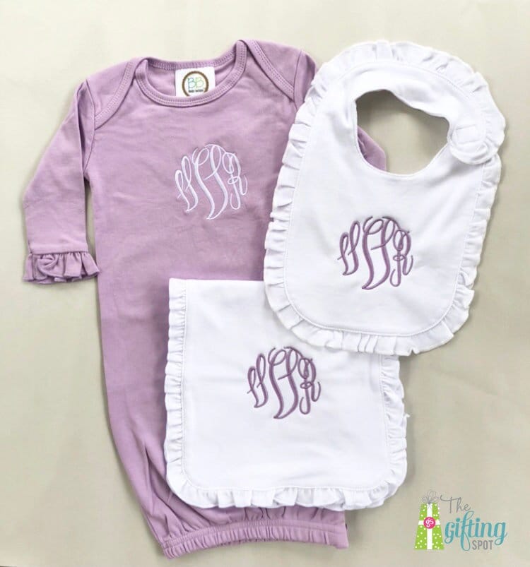 Monogramm Baby Mädchen Set, Personalisierte Rüschen Lätzchen, Spucktuch, Kleid, Oder Name Geschenkset, Babypartygeschenk von TheGiftingSpot