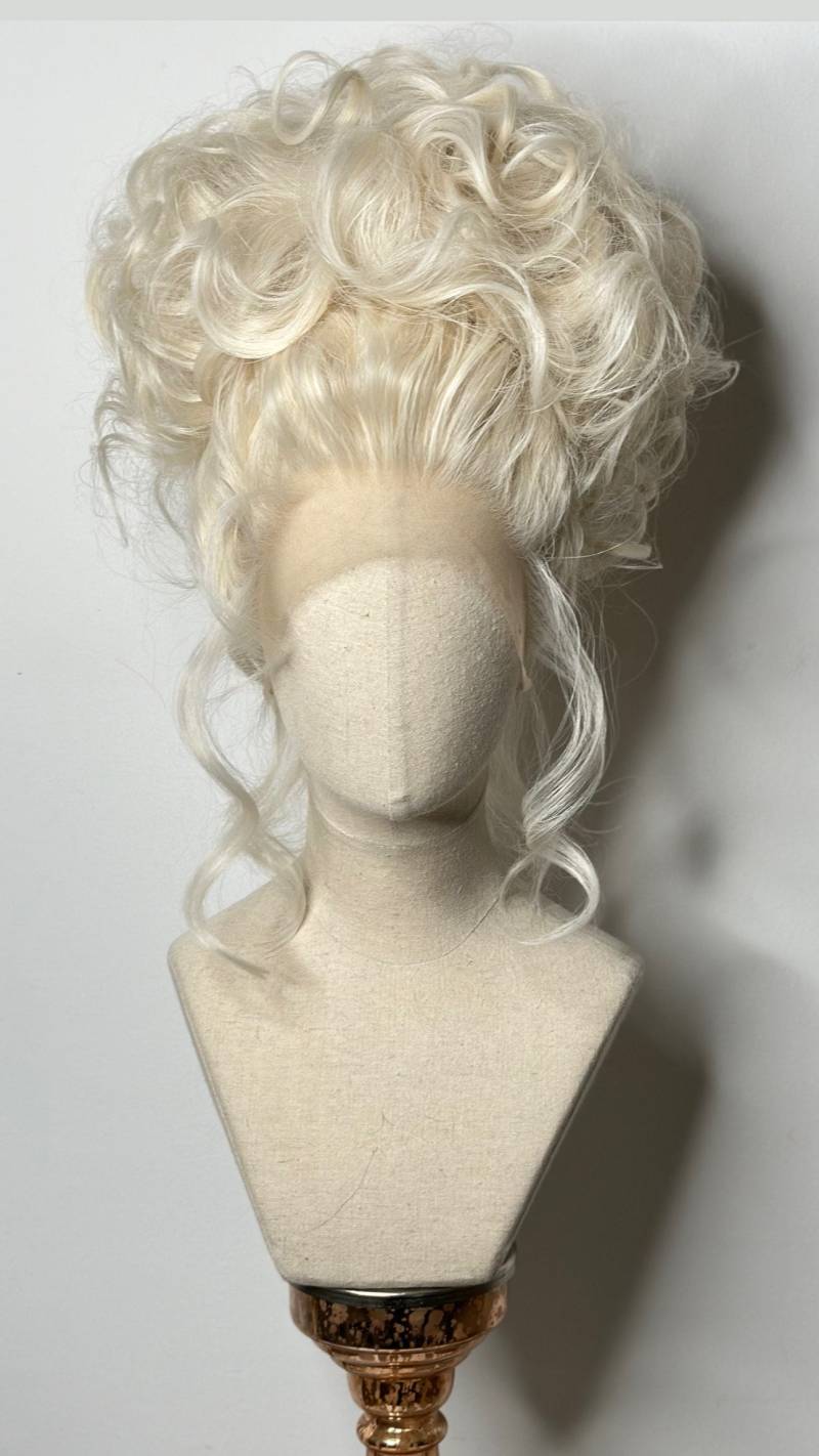 Classy Platin Blond Updoo von TheGingHair