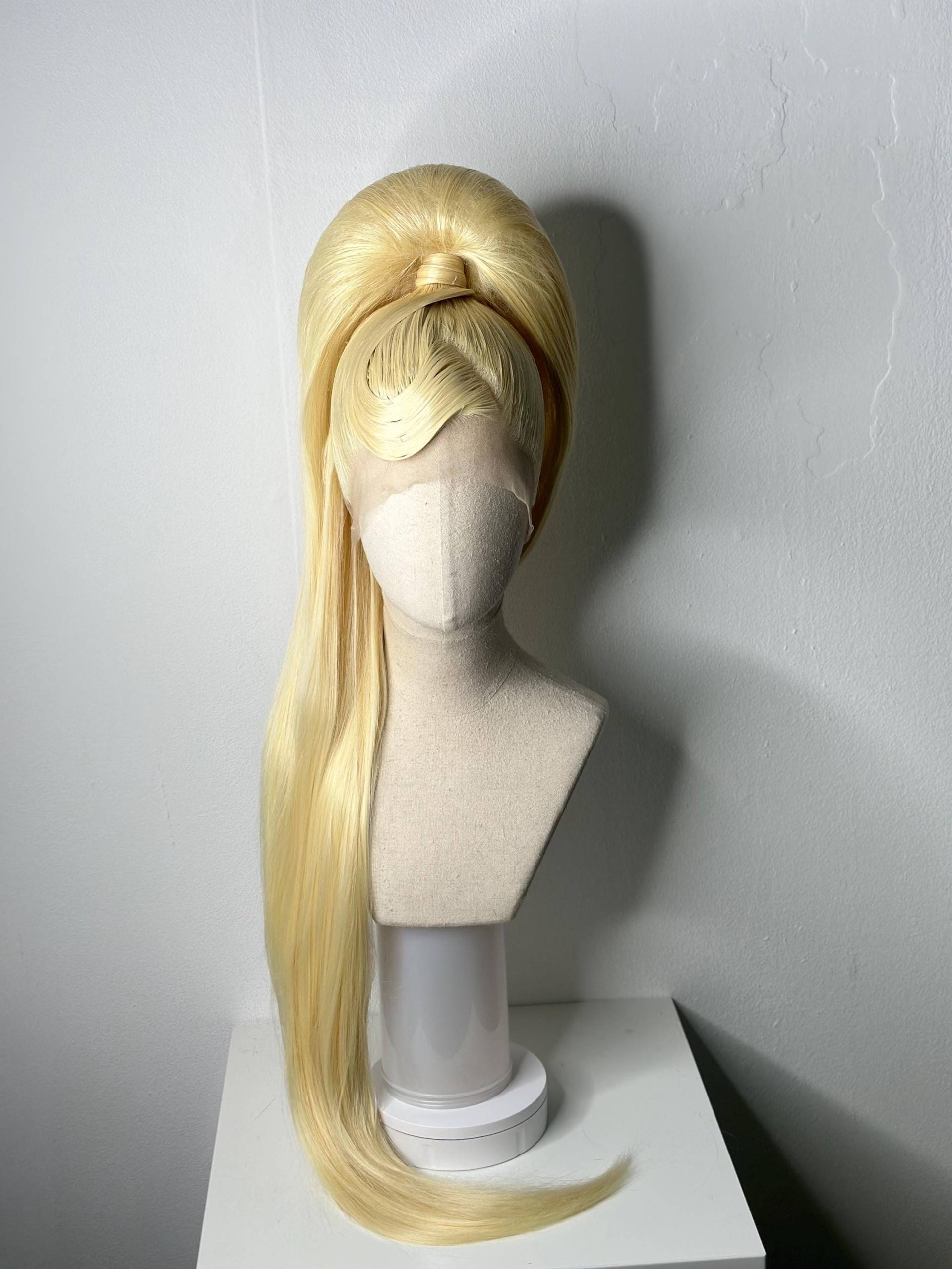 Classy Sleek Half Up Ponytail Wig Vanilla Blond von TheGingHair