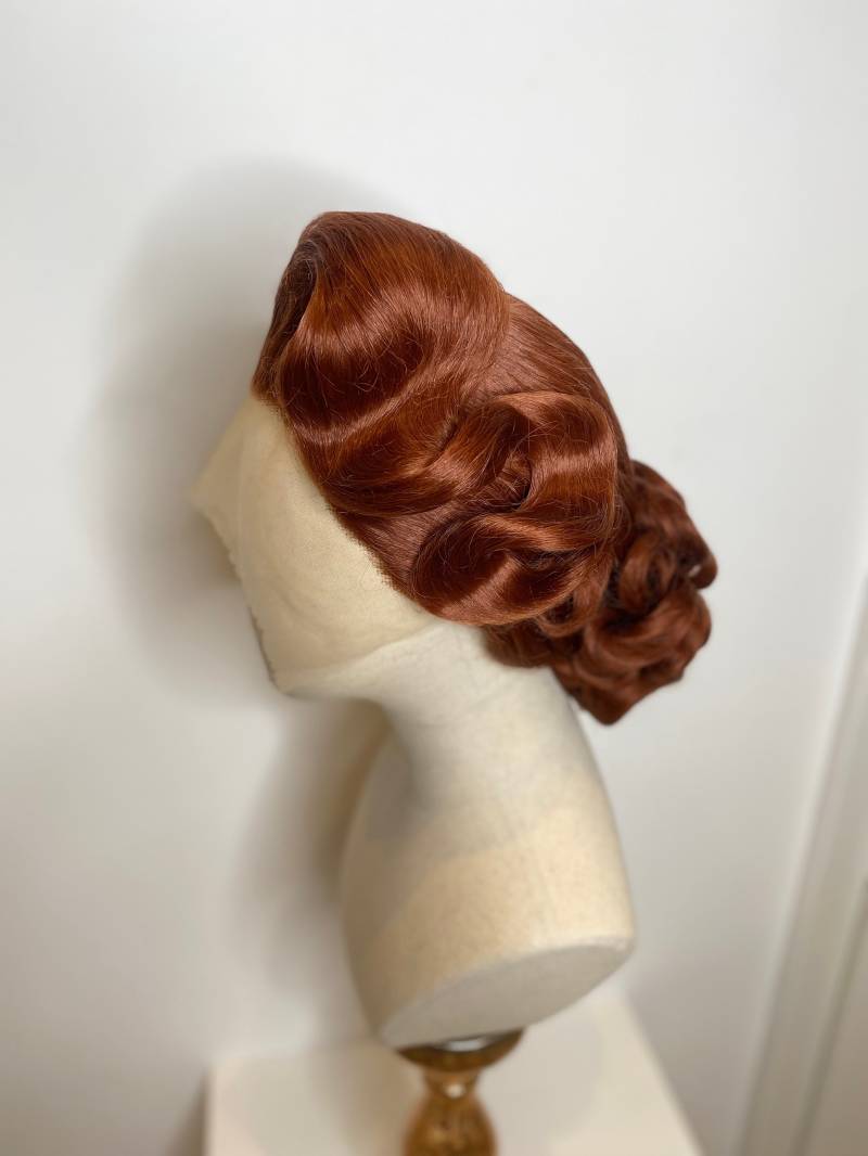 Red History Side Wave Updo Wig von TheGingHair