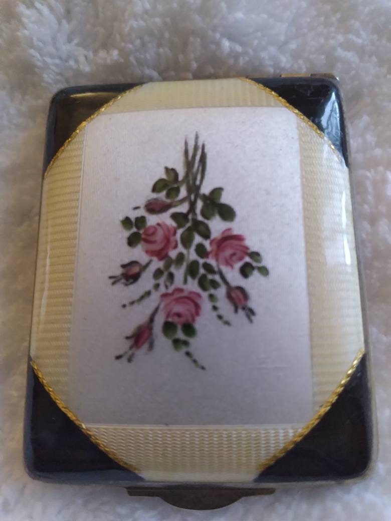 Guilloche Compact von TheLizArdsVintageCo