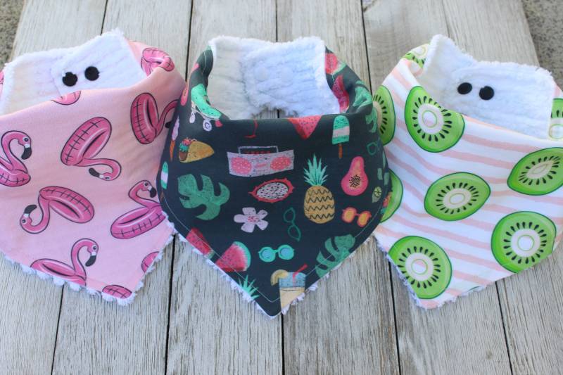 Baby Girl Lätzchen Set | Bandana Bib Girls First Summer Baby-Mädchen-Dusche-Geschenk Mädchen Drool Sommer-Baby von TheRedFoxFinds