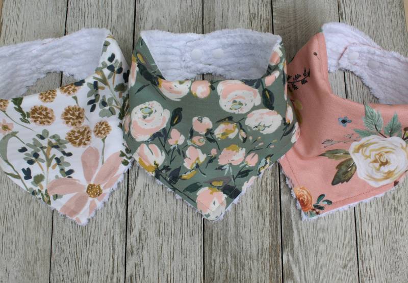 Baby Mädchen Lätzchen Set | Baby-Mädchen Sabbern Blumen Sommer-Baby-Lätzchen Frühling Bandana von TheRedFoxFinds