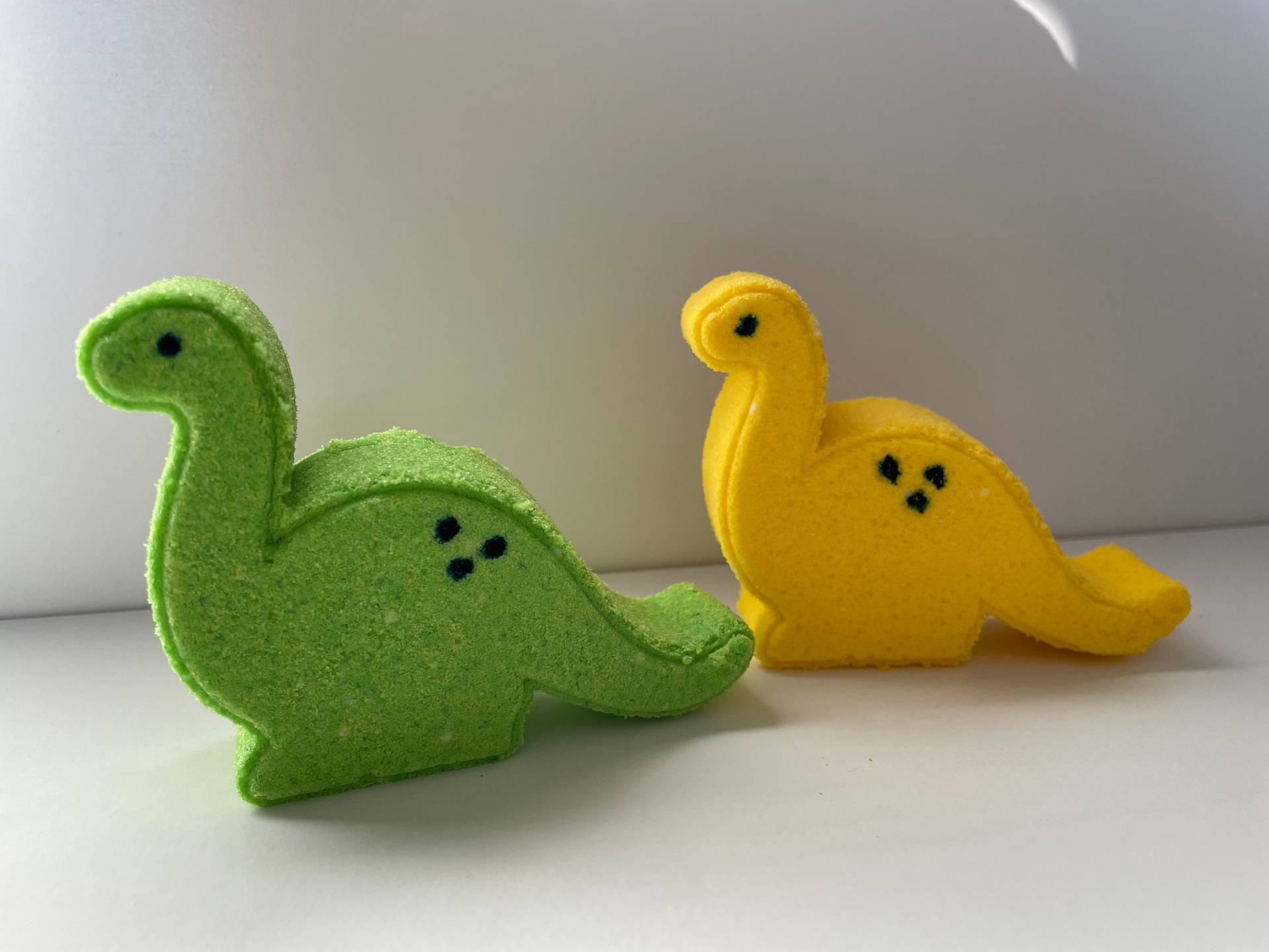 Dinosaurier Badebombe Im 2-Er Set Und Weiteren Farben, Kind, Badekugel Badespaß Kinder, Dinosaurier, Geschenk Kind von TheSpaFeeling