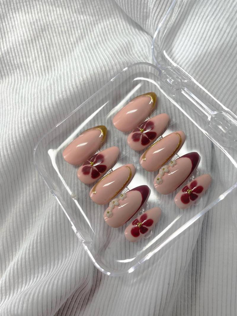 Handgefertigte Presson Nägel Im Blumen Design von ThefairynailshopAT