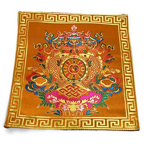 Tibetisch-buddhistische Seide-Brokat-Tischdeckchen mit acht verheißungsvollen Symbolen, Gelb von Tibetan handloom nepal