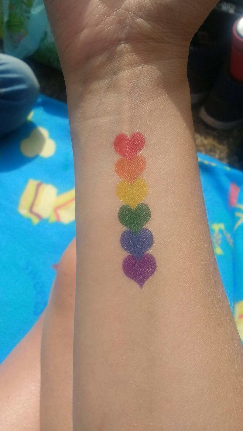 Pride Regenbogen Herz Flagge Temporäre Tattoos. Ausgefallenes Kleid, London, Brighton, Manchester von TopTats