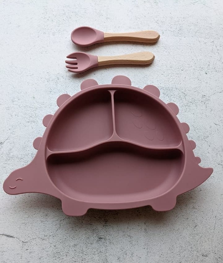 Personalisierte Dinosaurier-Saugnapf-Bodenplatte Mit Gabel - Und Löffel-Set, Bunte Dino-Teller Für Kinder Passenden Utensilien, Graviertes Utensil von ToughTurtle