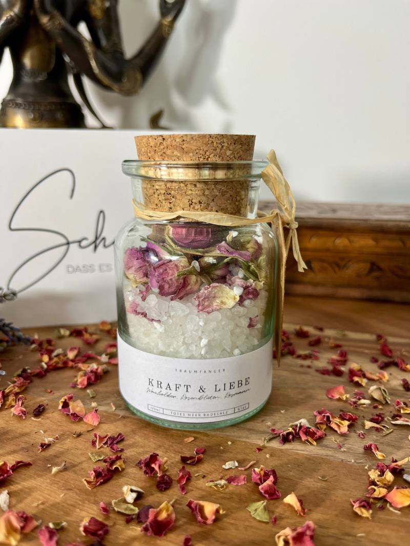 Ritualbad „Kraft Und Liebe" Ritual Badesalz Mit Ganzen Rosenblüten - Meersalz Geschenk Für Frauen | Seelenbad Wohlbefinden von TraumfaengerLaden