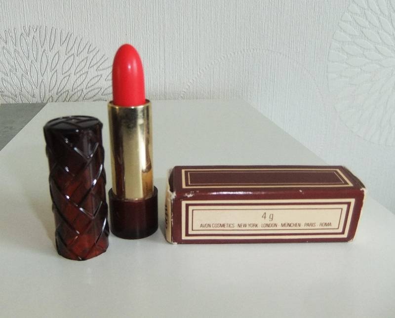 Original Vintage Avon Lippenstift "Very Cherry" Inkl. Überkarton, Der Ist Unbenutzt Und Neu von TroedelMarie