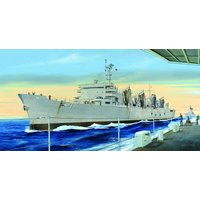 AOE Fast Combat Support Ship USS Sacram. von Trumpeter