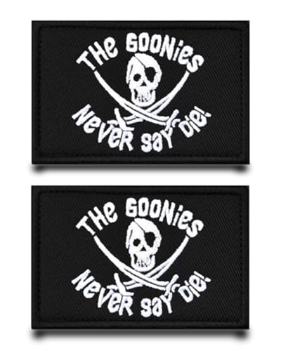 2 Stück THE GOONIES NEVER SAY DIE Lustige Patch Abnehmbare Aufnäher mit Klettverschluss Flagge Patch Applikation für Baseballkappe Rucksäcke Draussen Jacke Weste Hundegeschirr Kleidung Taschen Jeans von Tuyatezhi