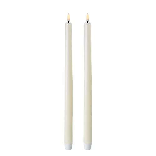 Piffany Copenhagen Uyuni Lighting Taper 2er Set LED Stabkerzen 2,3 x 35 cm Echtwachs Ivory - 6 Stunden Timerfunktion - Keine Brandgefahr, Keine Rußbildung und kein Geruch von Piffany Copenhagen