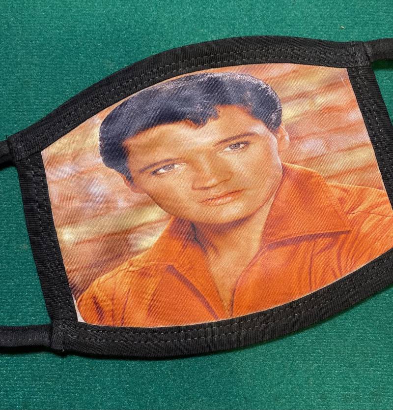 Rock & Roll Elvis Presley Orange Shirt Gesichtsmaske Wiederverwendbar Waschbar Doppellagig von UptownCustomMask