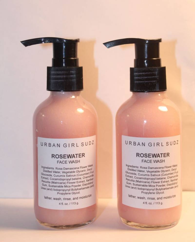 Rosewater Face Wash Zur Beruhigung Und Hydratisierung Trockener, Stumpfer Haut Aufrechterhaltung Des Feuchtigkeitsgehalts in Der Hydratisierten Haut von UrbanGirlSudz