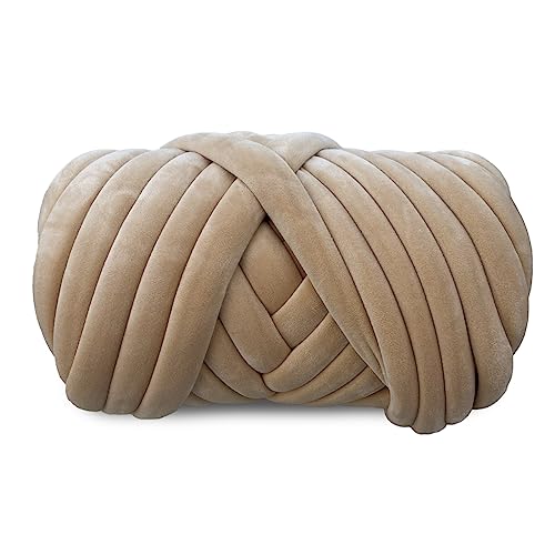 Velvet Chunky Bulky Giant Arm Knitting Garn, Super Soft Jumbo Tube Weight, Fluffy DIY Crochet Hand Making Washable Yarn for Blanket, Pet Bed Rugs, Pillow (0.5 kg-Khaki) von VAURAS