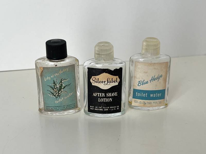 3Er Set 1950Er Mini Parfum Flaschen Blau Hedge Lilie Des Tals Silber Label Duft 50Er Mid Century von VelvetCherryVintage