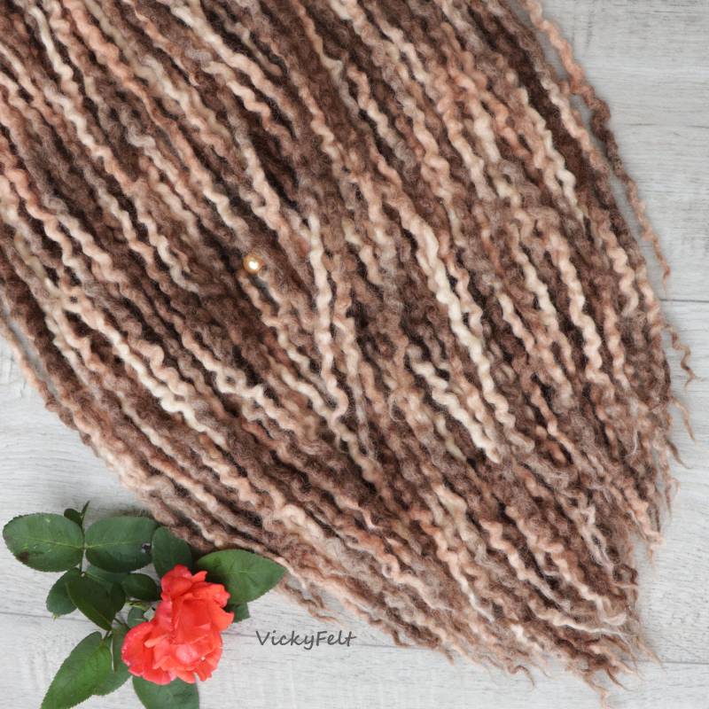 Dünne Wolle Dreads Erweiterungen Dreadlocks 10 De Auf Vollständig Set Braun Creme Peach Gewellt von VickyFelt